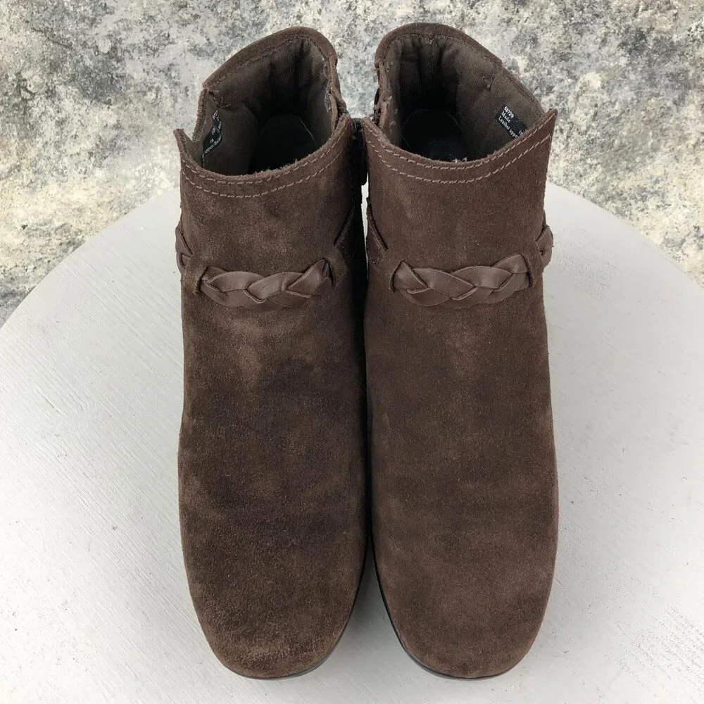 Clarks Womens Size 10M Scheme Act Q Brown Suede High Heel Side Zip Ankle Booties